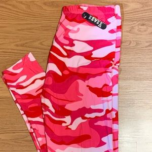 Pink camouflage leggings